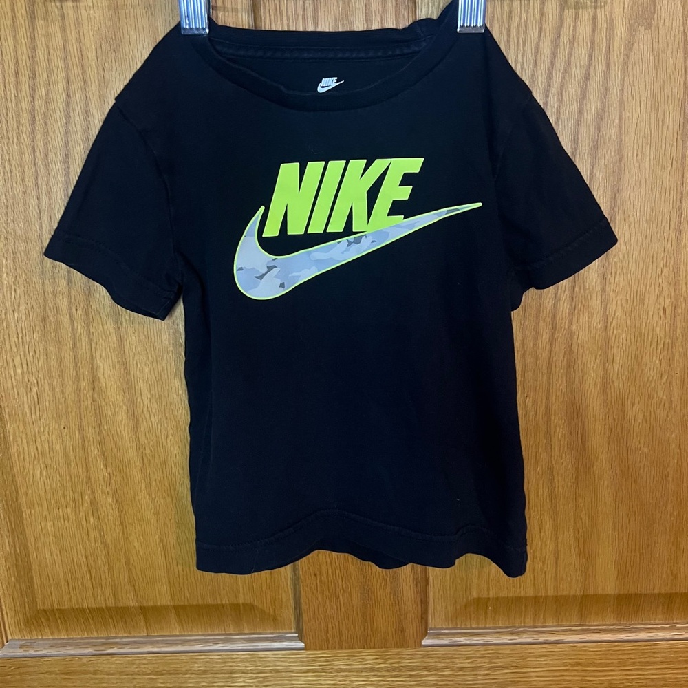 ✔️Nike Black and NeonShort Sleeve Tee Size 2T!!